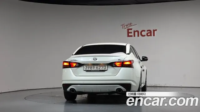 Nissan Altima 2019 thumb 3