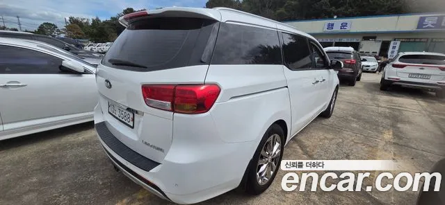 Kia Carnival 2015 thumb 4