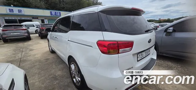 Kia Carnival 2015 thumb 5