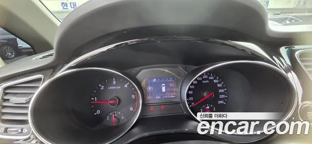 Kia Carnival 2015 thumb 6
