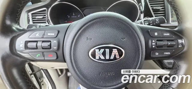Kia Carnival 2015 thumb 8
