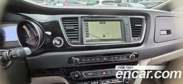 Kia Carnival 2015 thumb 9