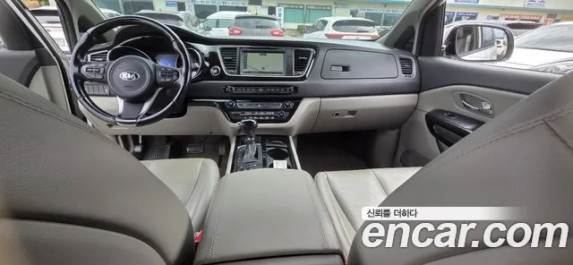 Kia Carnival 2015 thumb 12