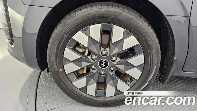 Hyundai Staria 2021 thumb 5