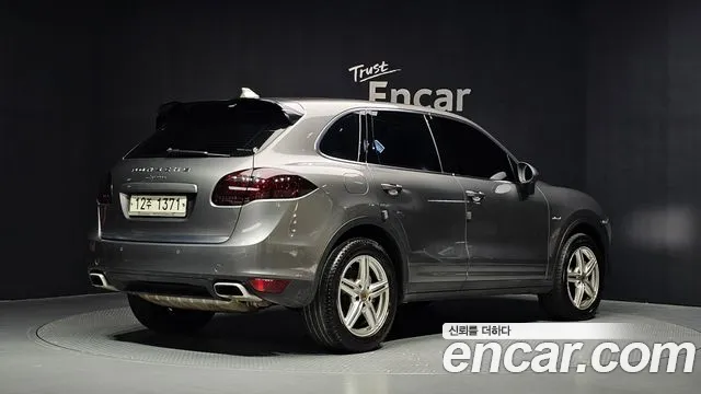 Porsche Cayenne 2012 thumb 2