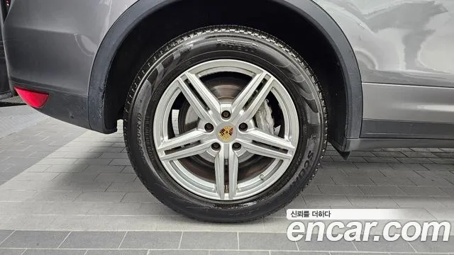 Porsche Cayenne 2012 thumb 5