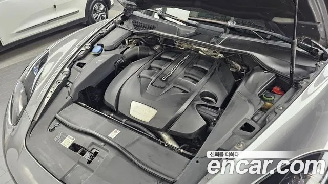Porsche Cayenne 2012 thumb 6