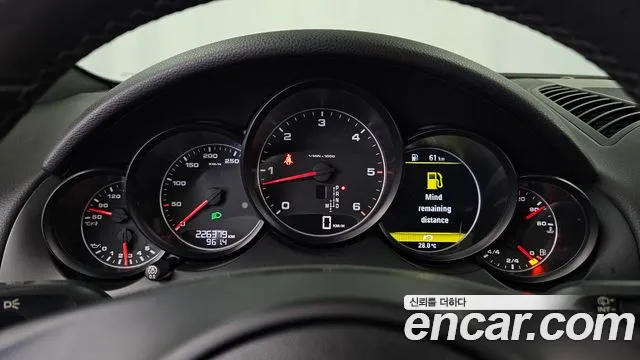 Porsche Cayenne 2012 thumb 8