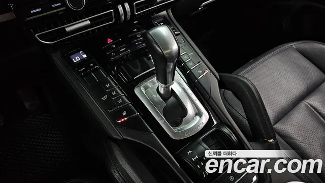 Porsche Cayenne 2012 thumb 9