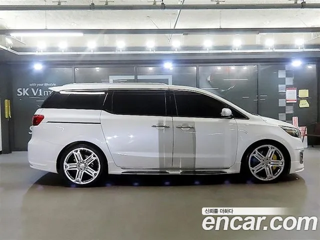Kia Carnival 2016 thumb 3