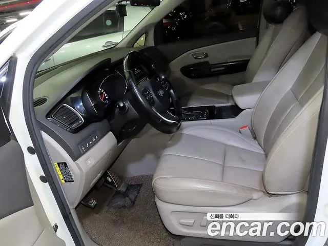 Kia Carnival 2016 thumb 6