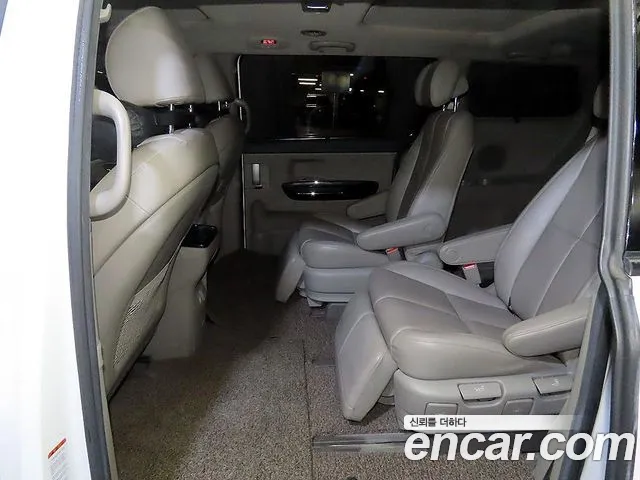 Kia Carnival 2016 thumb 7