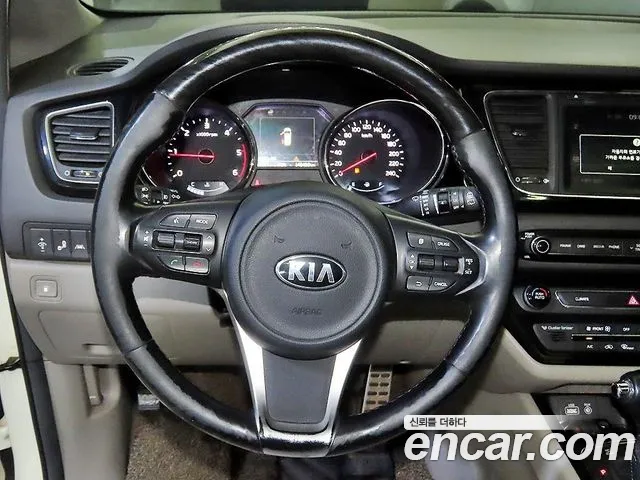 Kia Carnival 2016 thumb 8