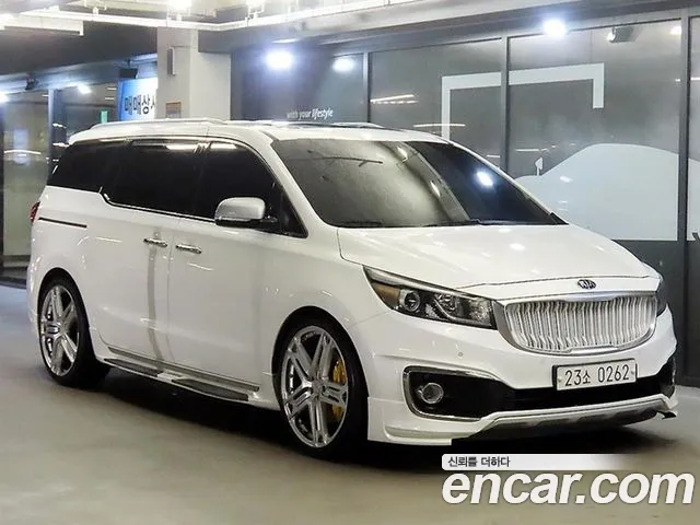 Kia Carnival 2016 thumb 12