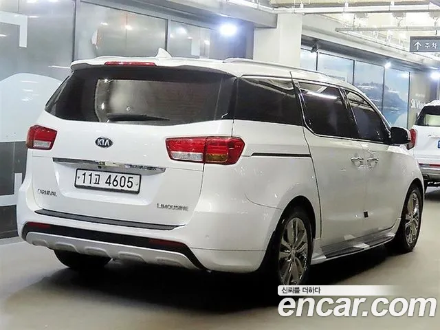 Kia Carnival 2015 thumb 4