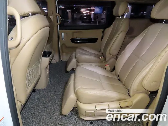 Kia Carnival 2015 thumb 7