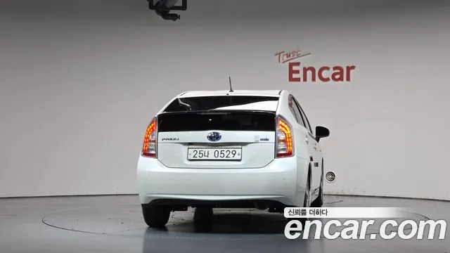 Toyota Prius 2015 thumb 3