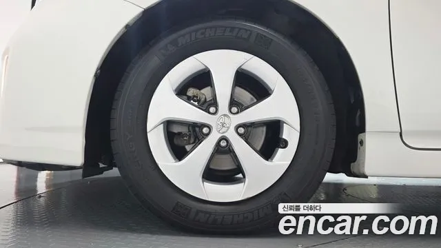 Toyota Prius 2015 thumb 4