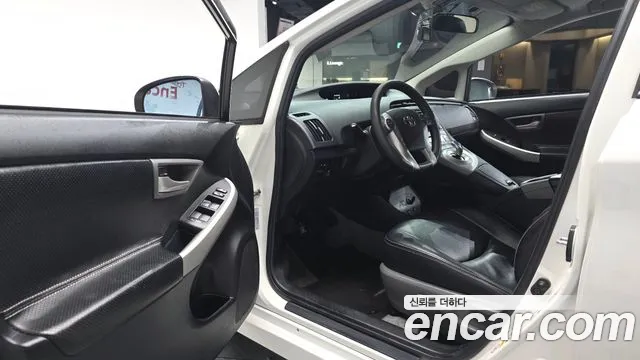 Toyota Prius 2015 thumb 9