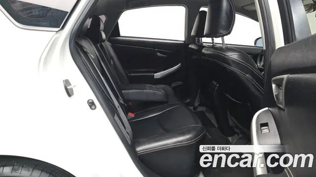 Toyota Prius 2015 thumb 10