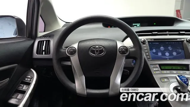 Toyota Prius 2015 thumb 12