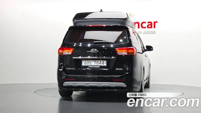 Kia Carnival 2015 thumb 3