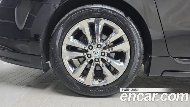 Kia Carnival 2015 thumb 4