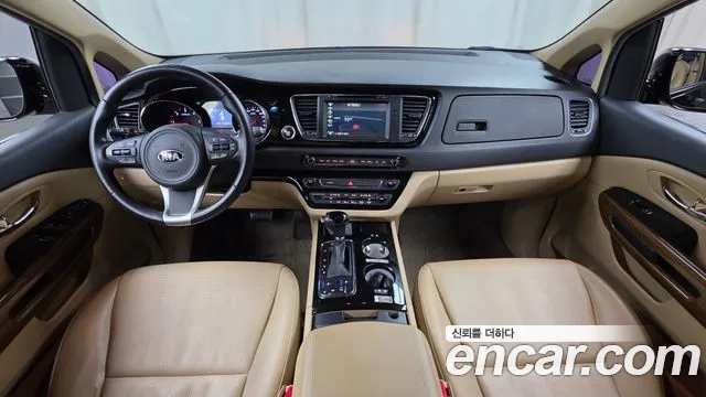 Kia Carnival 2015 thumb 6