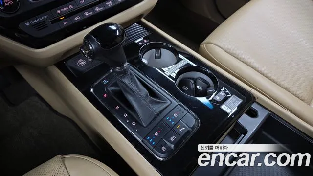 Kia Carnival 2015 thumb 8