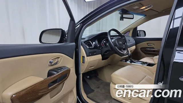 Kia Carnival 2015 thumb 9