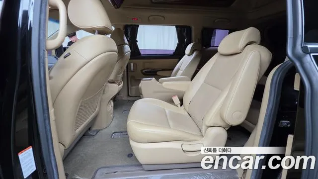 Kia Carnival 2015 thumb 11