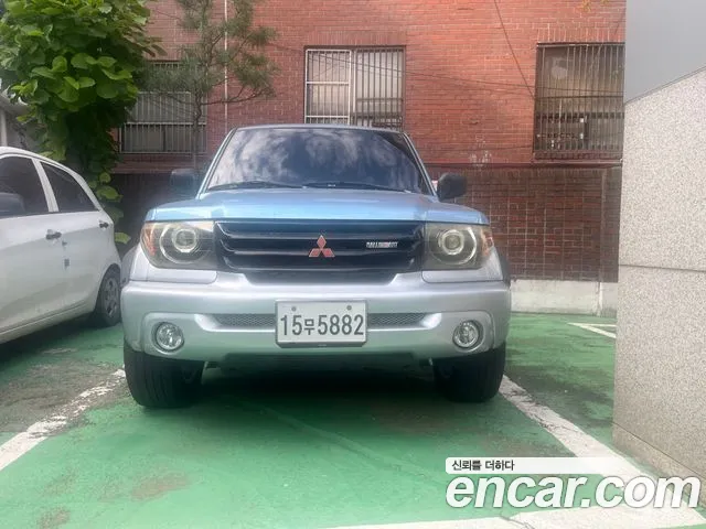 Mitsubishi Pajero 2004 thumb 3