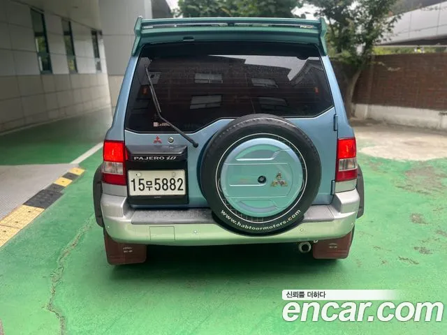 Mitsubishi Pajero 2004 thumb 4