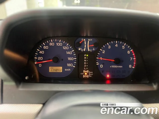 Mitsubishi Pajero 2004 thumb 8