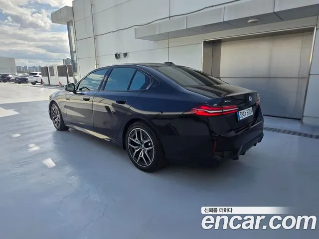 BMW 5-Series 2026 thumb 2