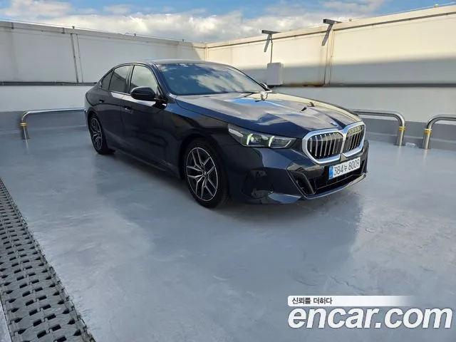BMW 5-Series 2026 thumb 3