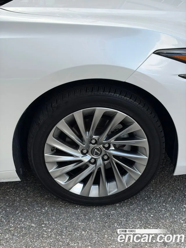 Lexus ES 2019 thumb 5