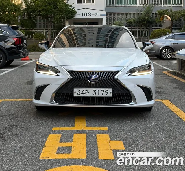 Lexus ES 2019 thumb 11