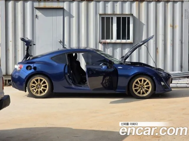 Toyota GT86 2013 thumb 2