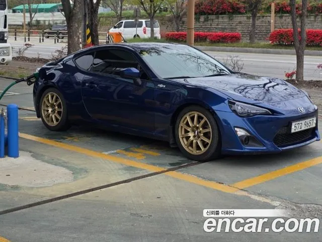 Toyota GT86 2013 thumb 4