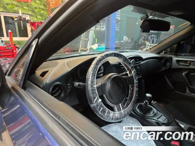 Toyota GT86 2013 thumb 8