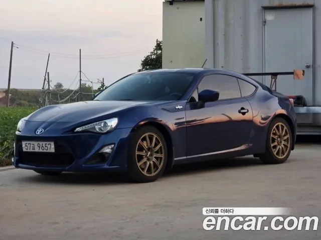 Toyota GT86 2013 thumb 11
