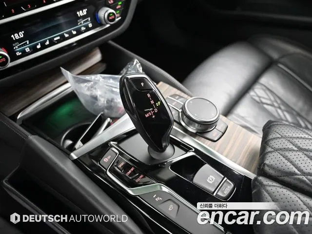 BMW 5-Series 2017 thumb 8