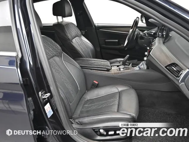 BMW 5-Series 2017 thumb 9
