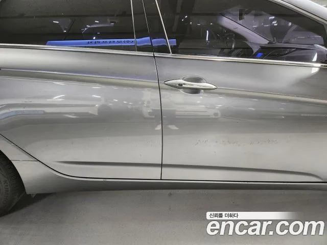 Hyundai i40 2013 thumb 10
