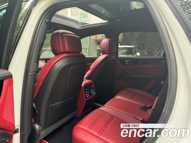 Porsche Cayenne 2021 thumb 9