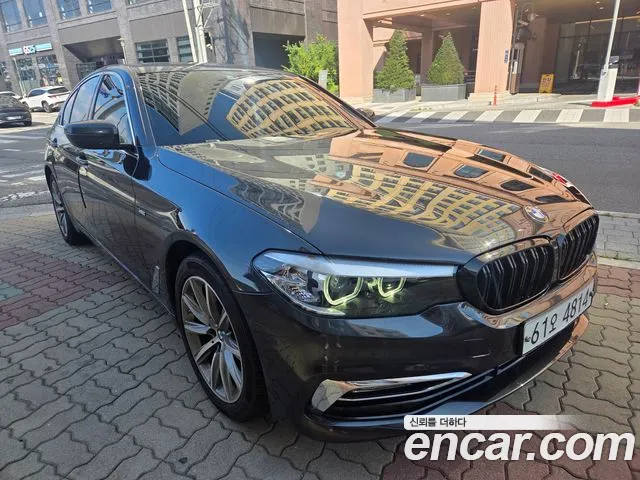 BMW 5-Series 2018 thumb 3