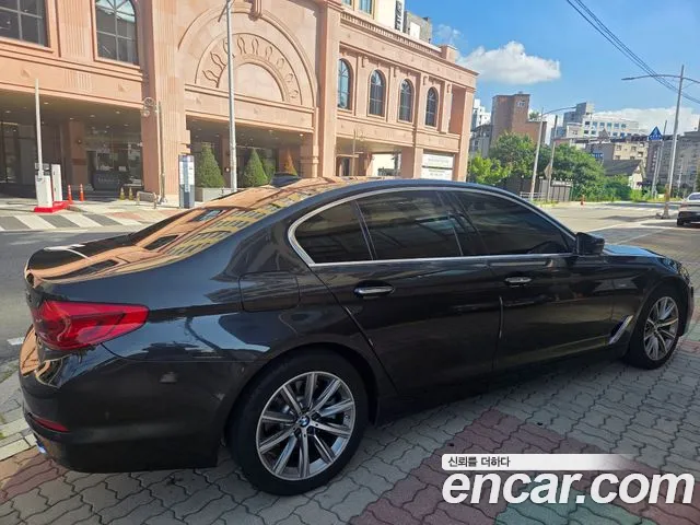 BMW 5-Series 2018 thumb 4