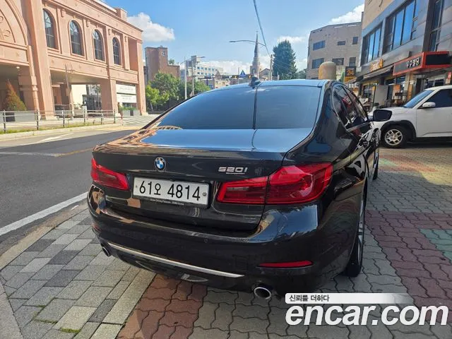 BMW 5-Series 2018 thumb 5
