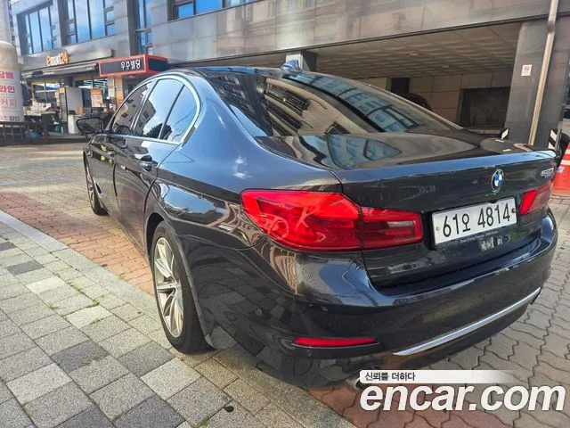 BMW 5-Series 2018 thumb 7